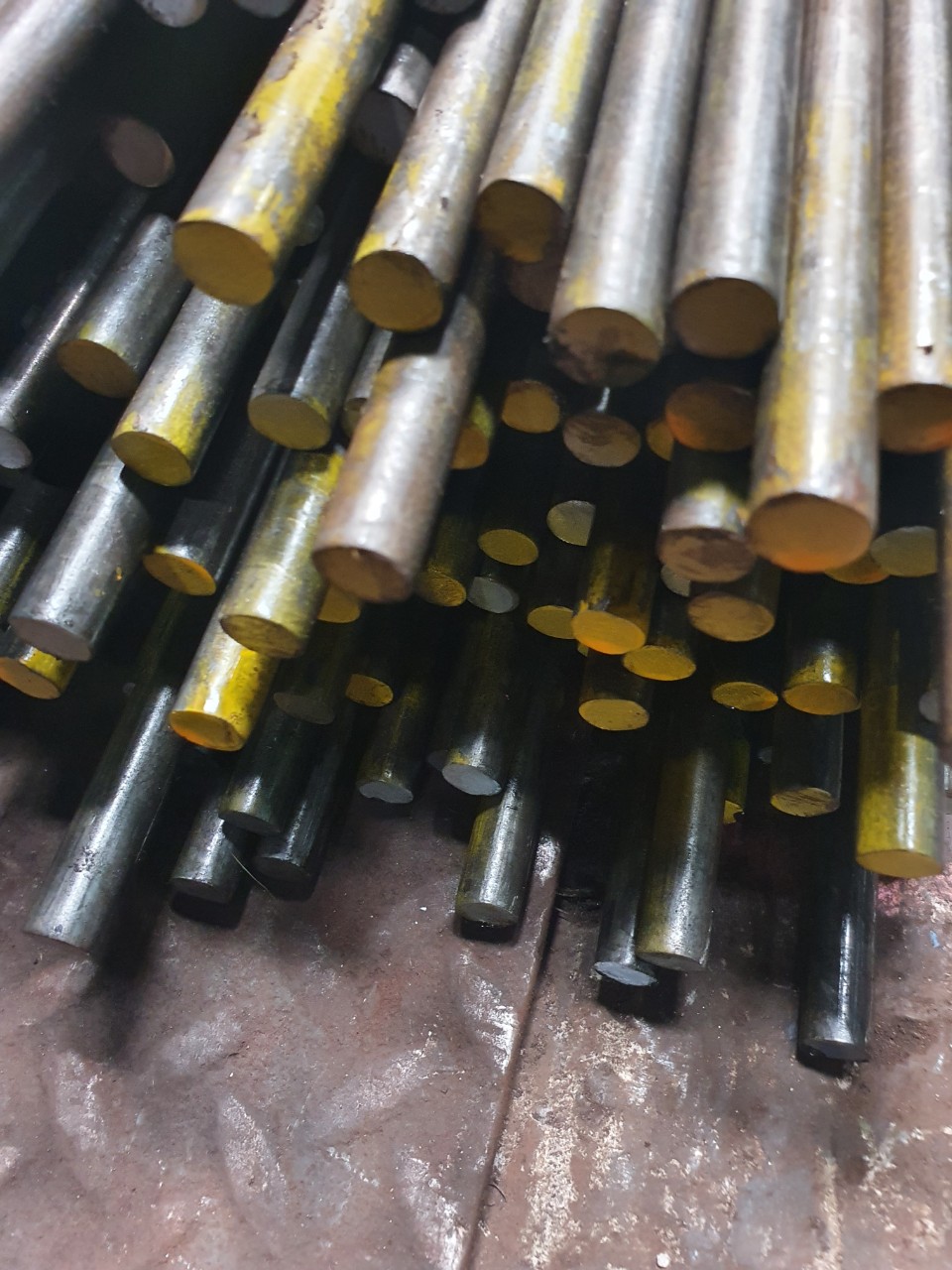 THÉP TRÒN ĐẶC KÉO BÓNG PHI 40